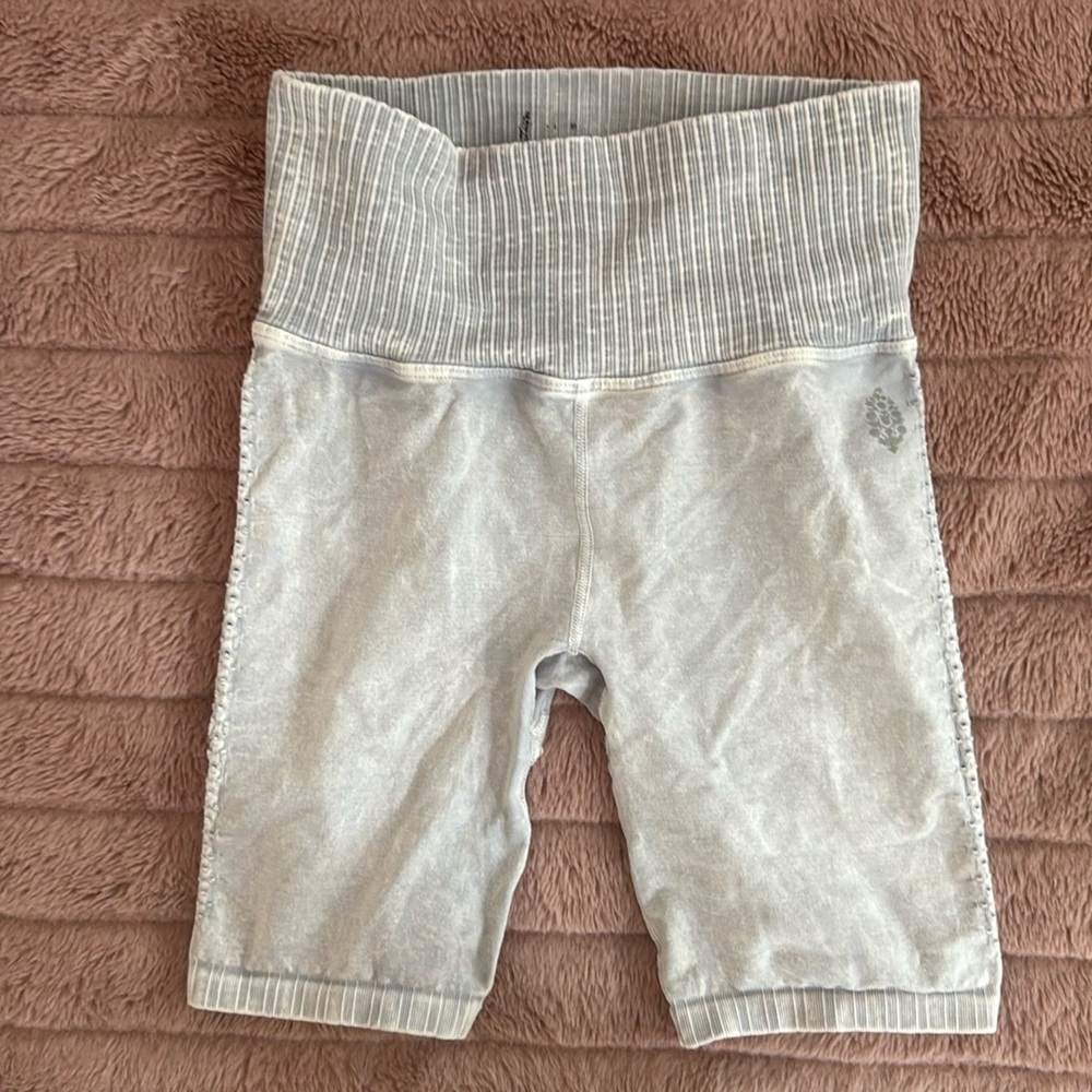Free people movement gray yoga shorts XS  🤍